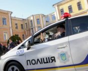 Полицейские изъяли у прохожего в Киеве наркотики и гранату с запалом