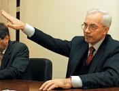 Беглый экс-премьер Ахаров будет ежемесячно получать более 17 тысяч гривен